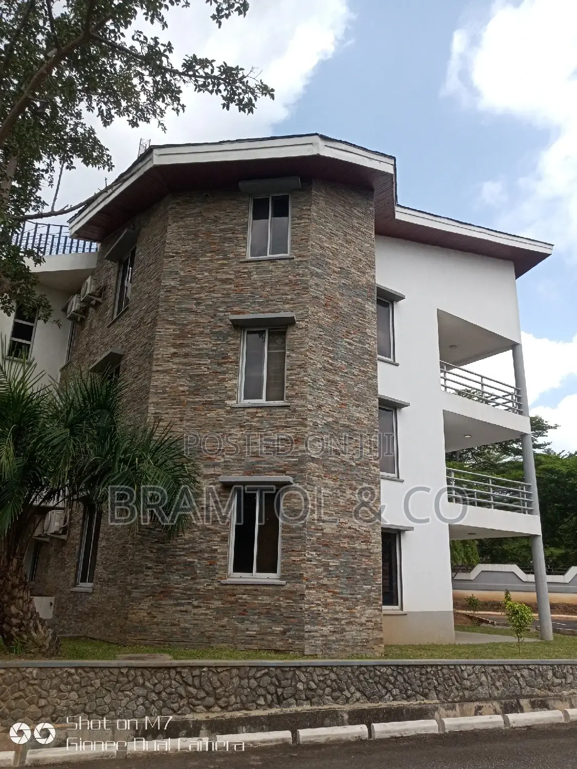 2bdrm Block of Flats in Jabi for rent