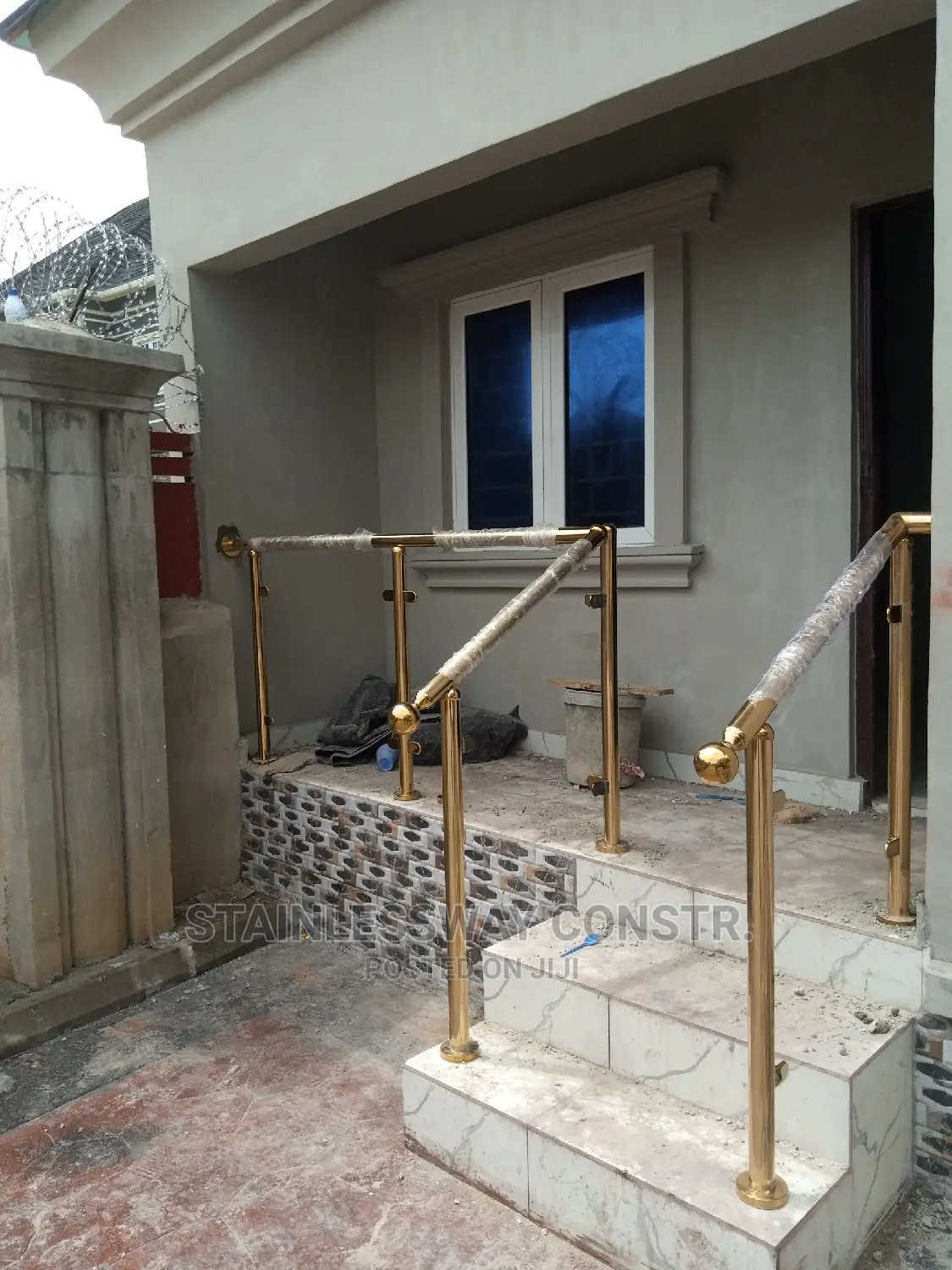 Gold/Dark Grey Glass Top-Notch Railings