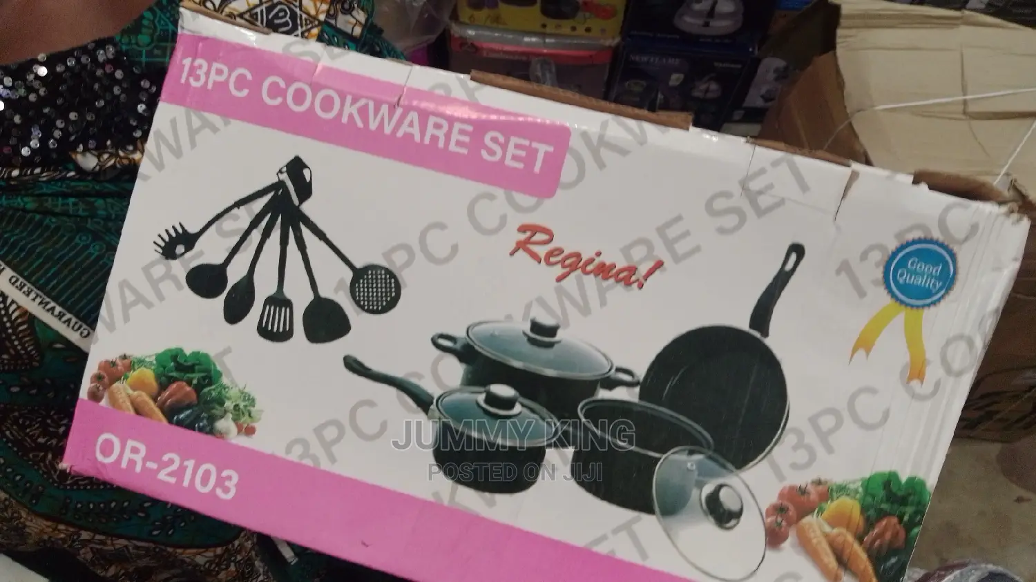 Fancy Set of Non-Stick Pots With Frying Pan