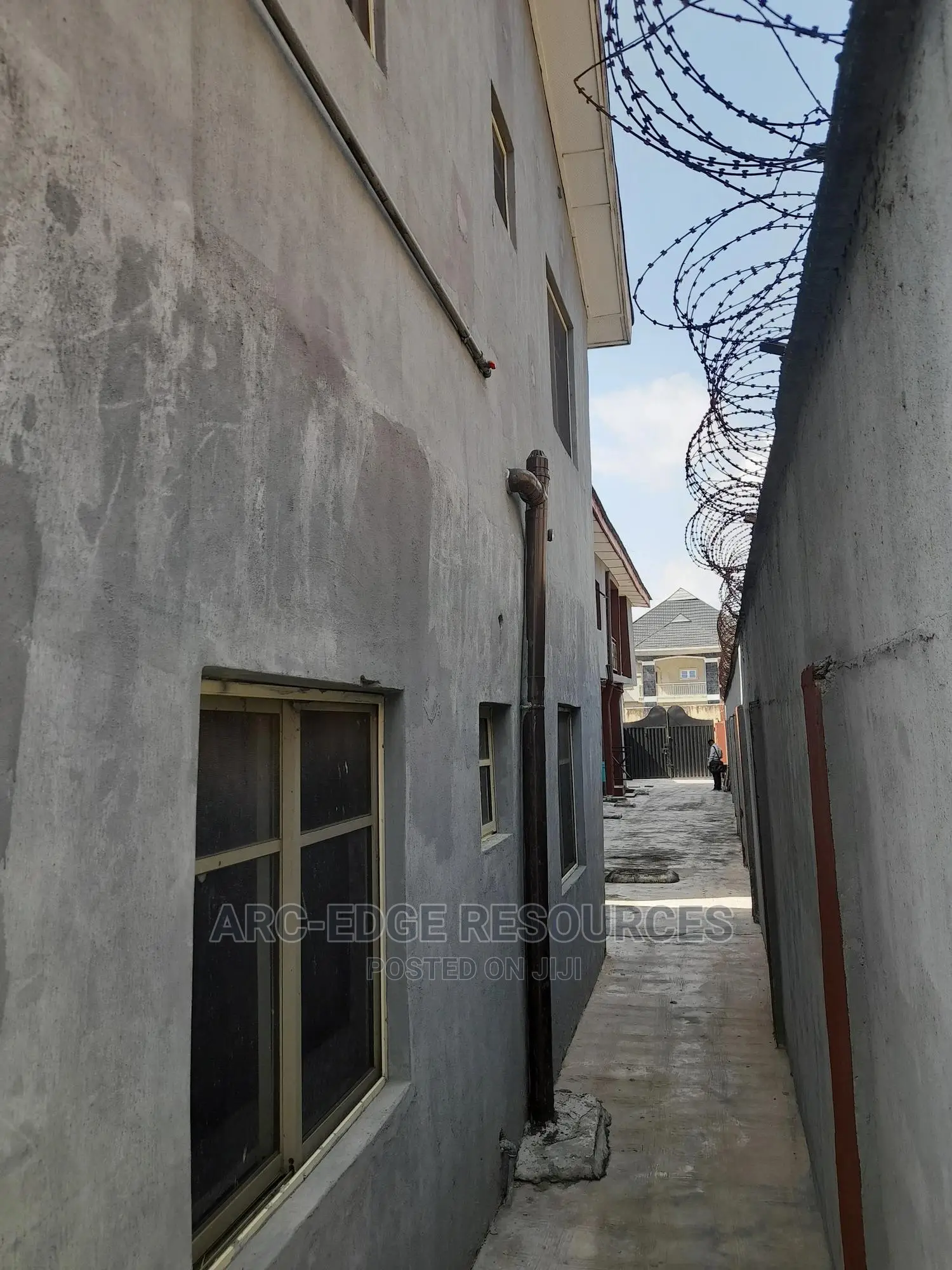 3bdrm Block of Flats in Ago Palace for sale