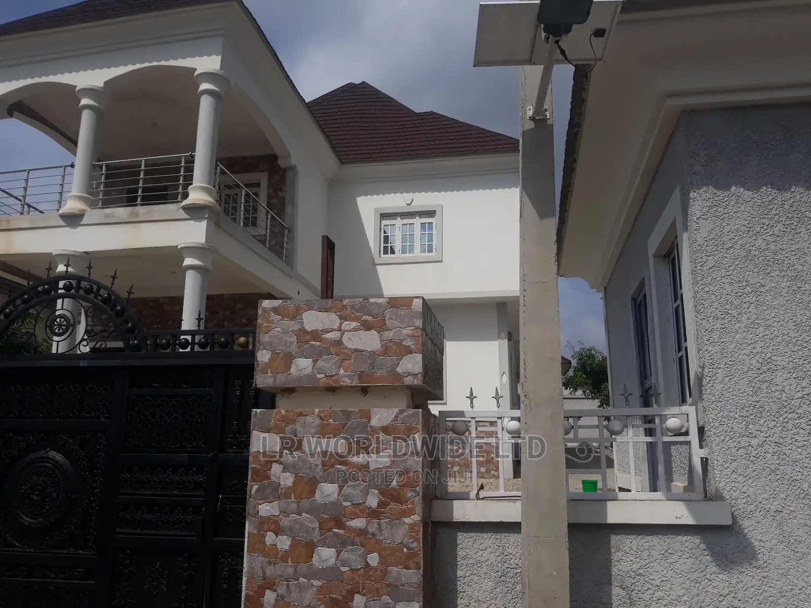 4bdrm Duplex in Life Camp for sale