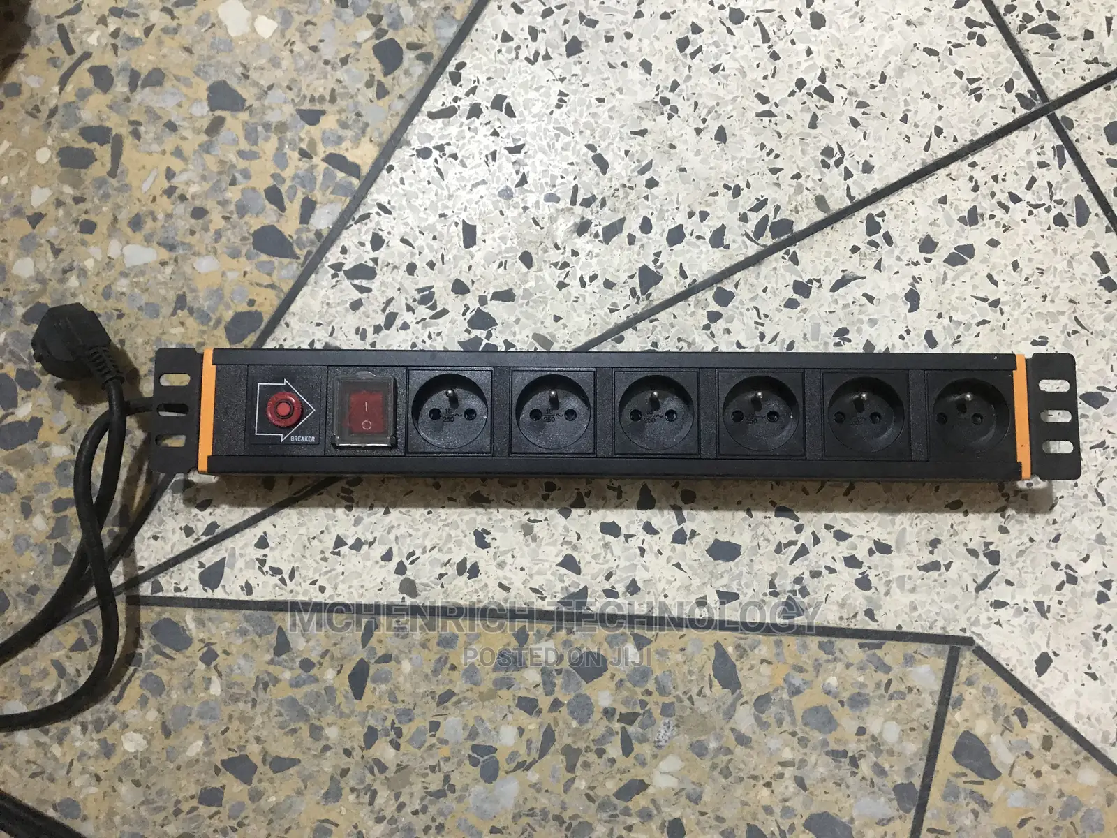 Power Distribution Unit 6 Ways