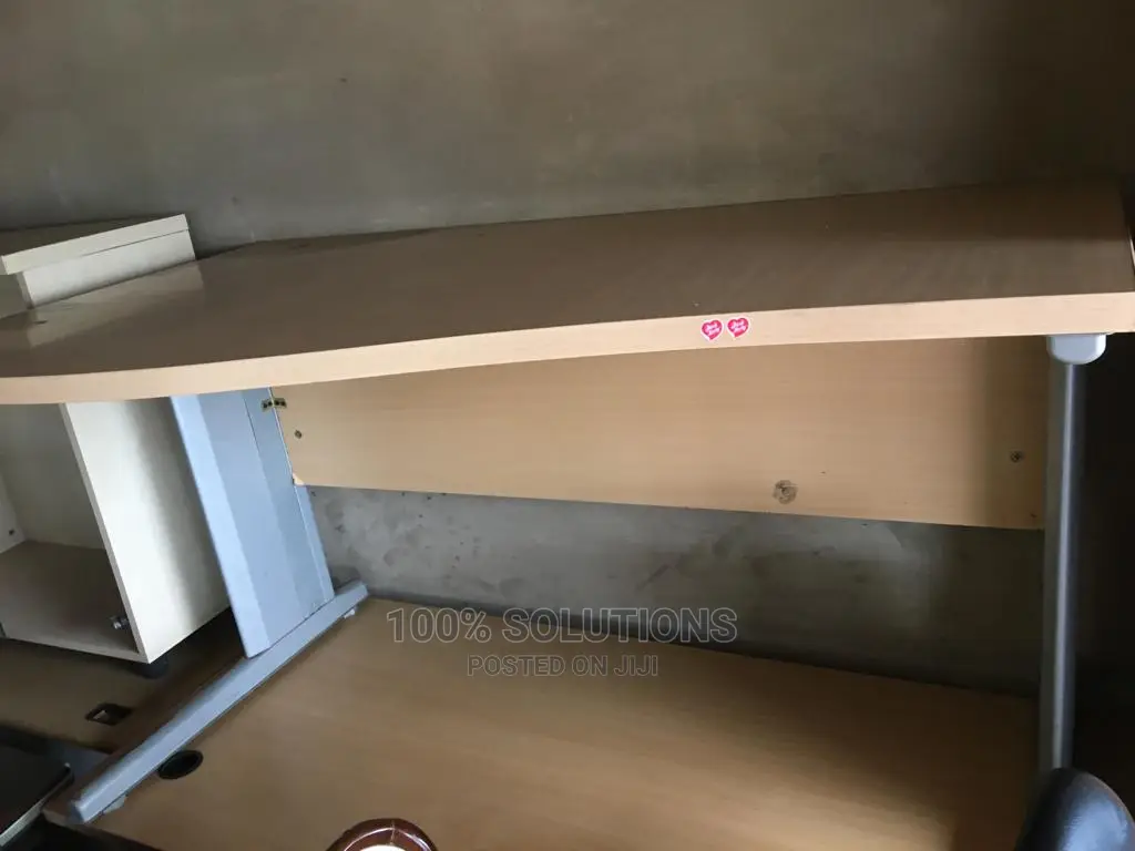 Excutive Table With Drawer for Your Office