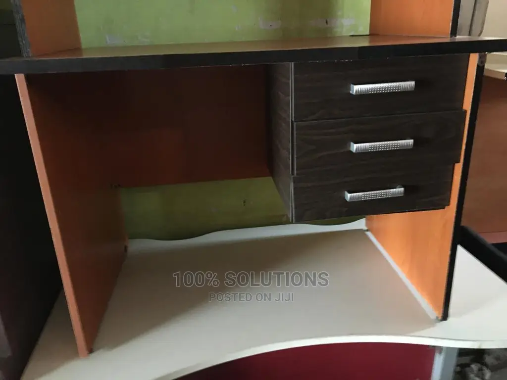 Excutive Table With 3 Drawer for Your Office