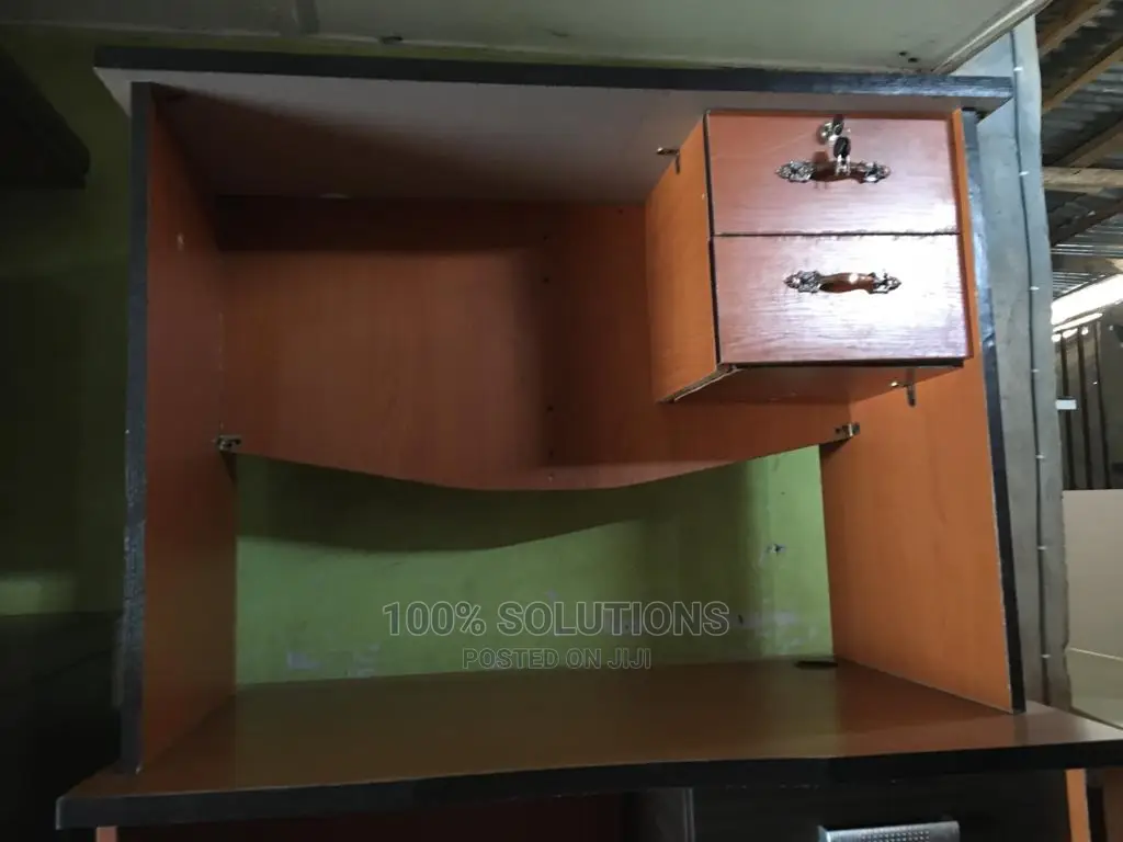 Excutive Table With 2 Drawer for Your Office