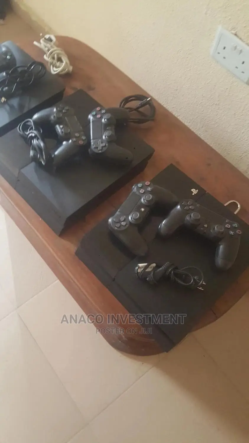 Playstation 4 With 10 Latest Games Installed One Controller