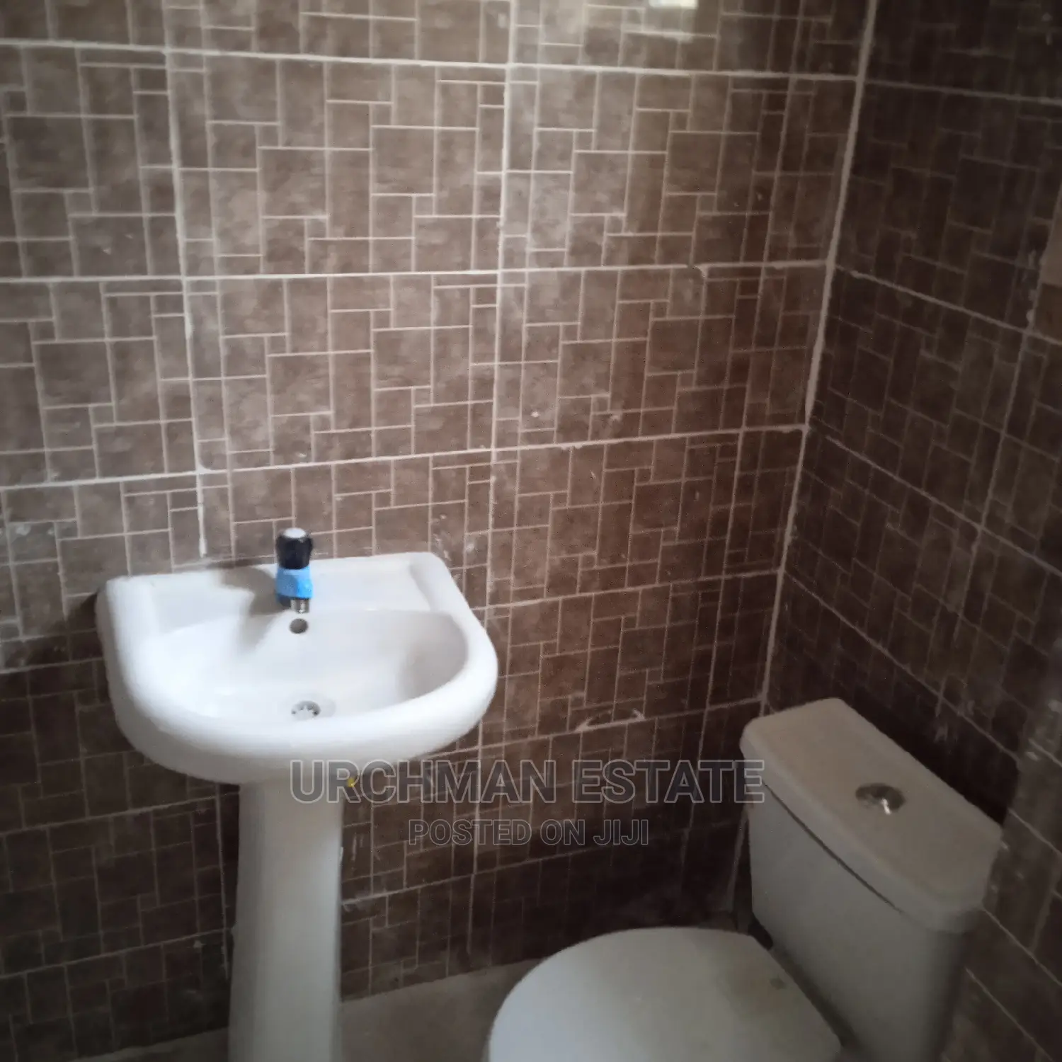4bdrm Duplex in Amuwo-Odofin for sale