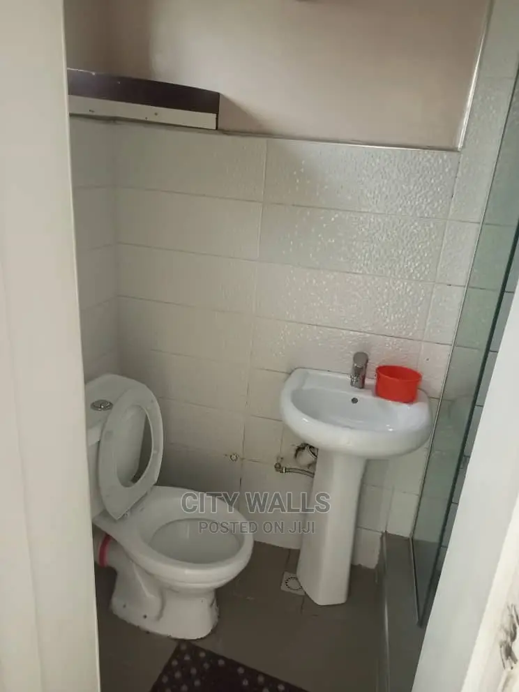 Mini Flat in Chevron for rent
