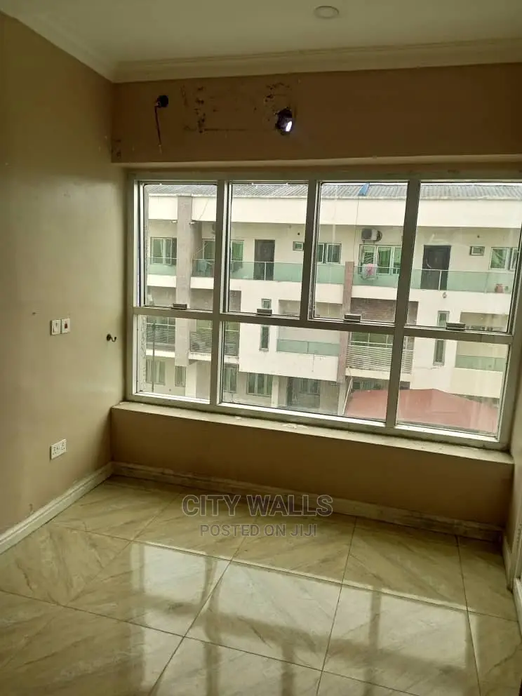 Mini Flat in Chevron for rent