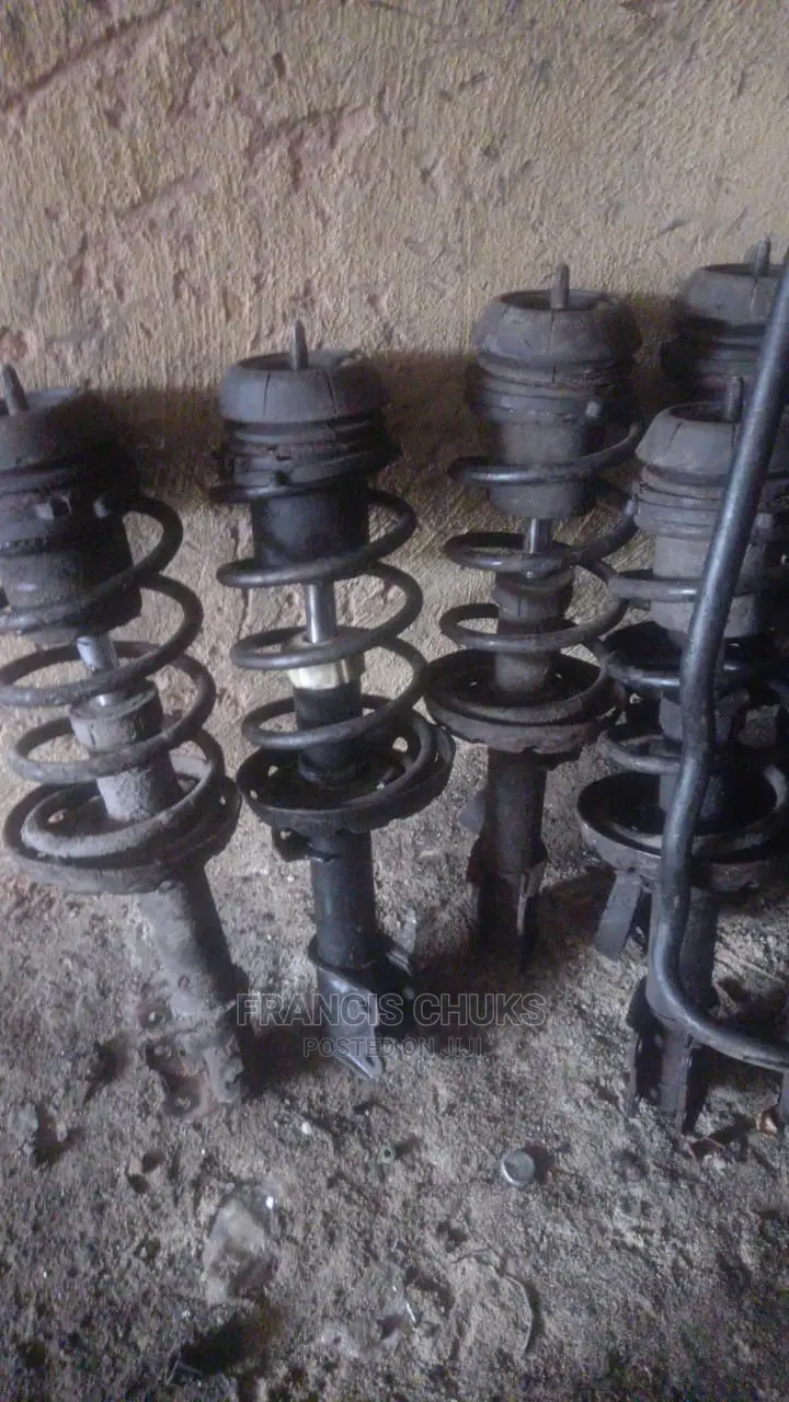 Set of Front Shocks for Opel Zafira.