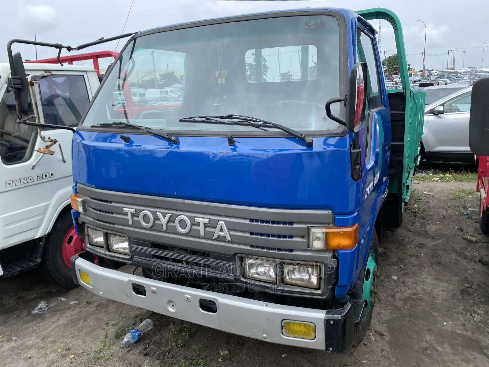 Toyota Dyna 200 Direct Hand Double Axle.