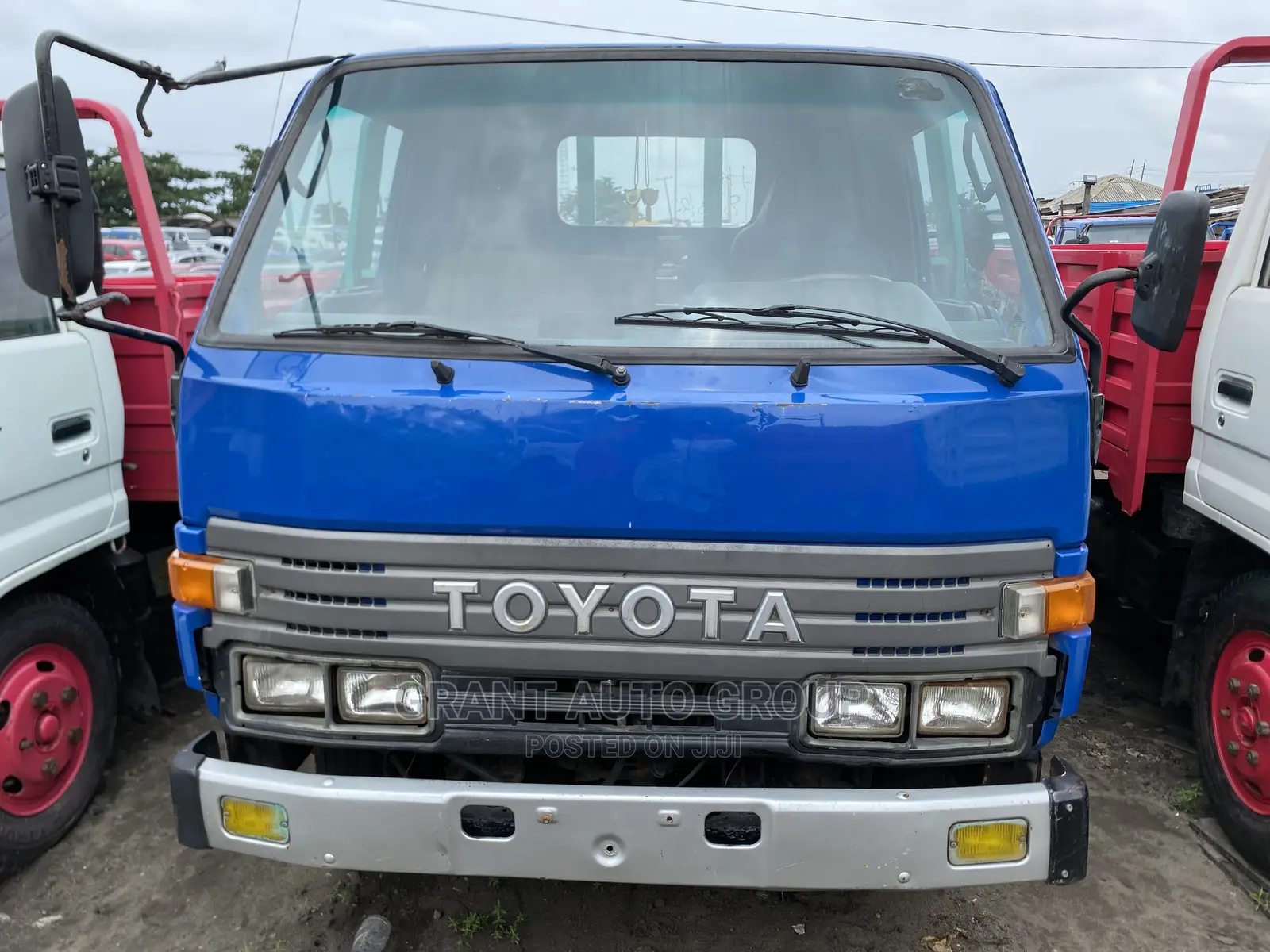Toyota Dyna 200 Direct Hand Double Axle.