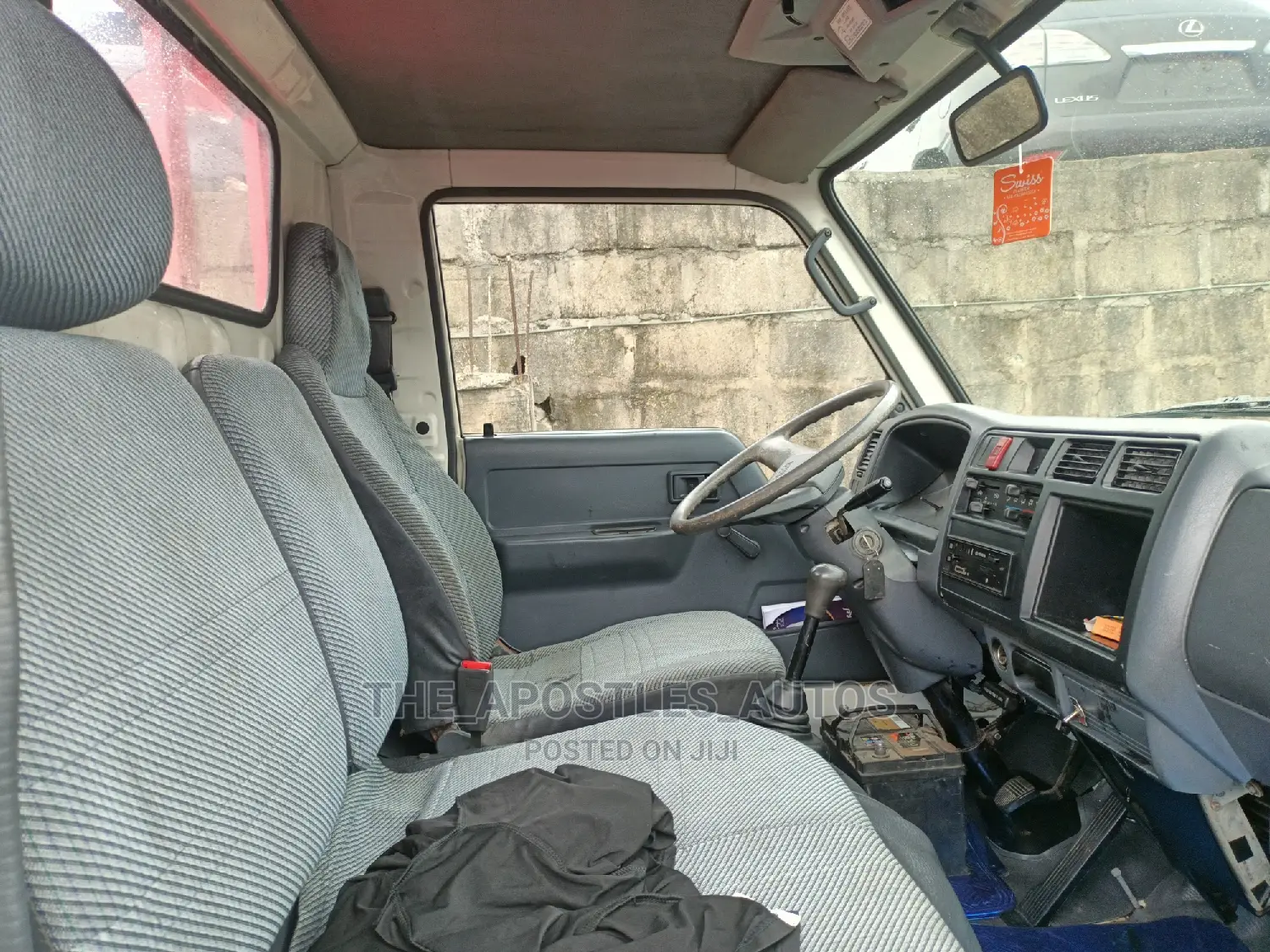 Toyota Dyna 150 Truck Six Tyres