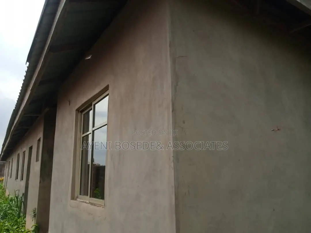 3bdrm Block of Flats in Ita Oluwo for sale