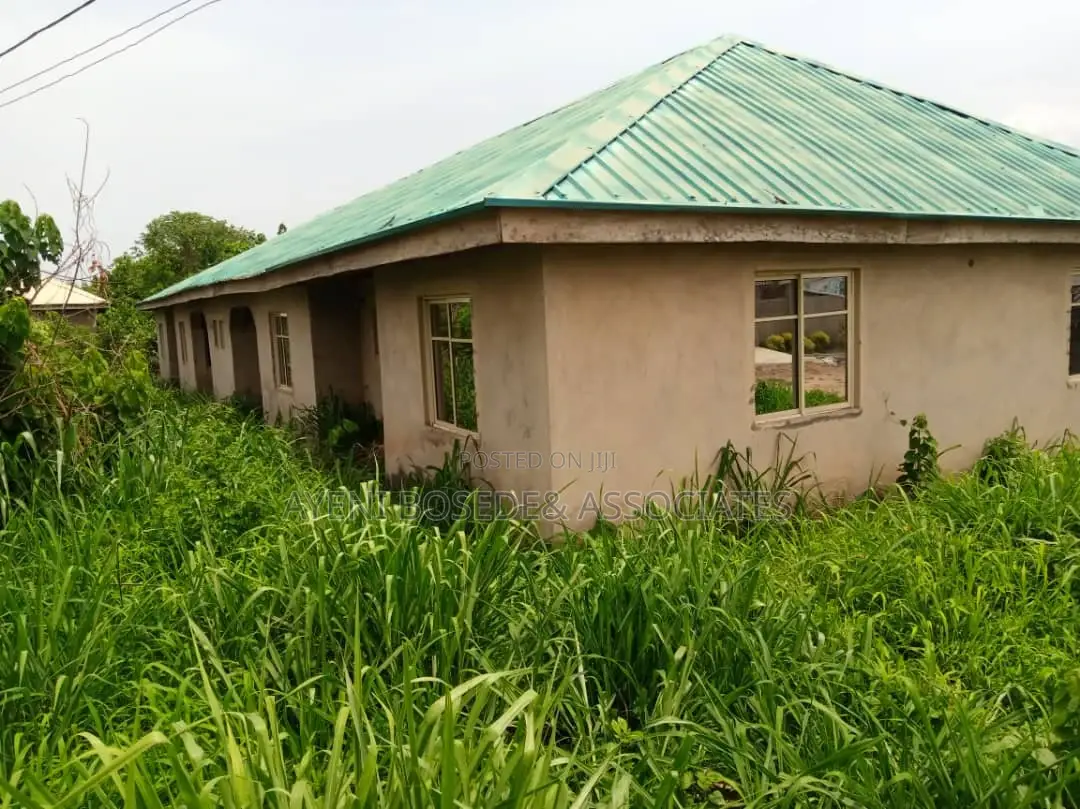 3bdrm Block of Flats in Ita Oluwo for sale