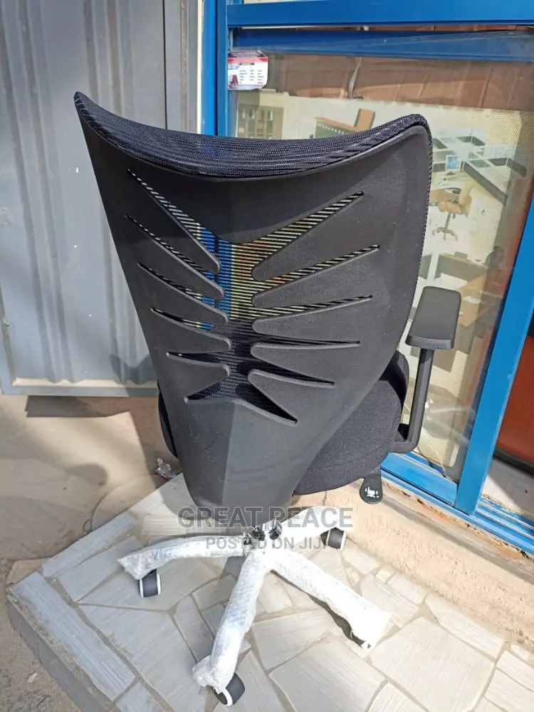 Quality Executive Swivel White Mesh Office Chair.