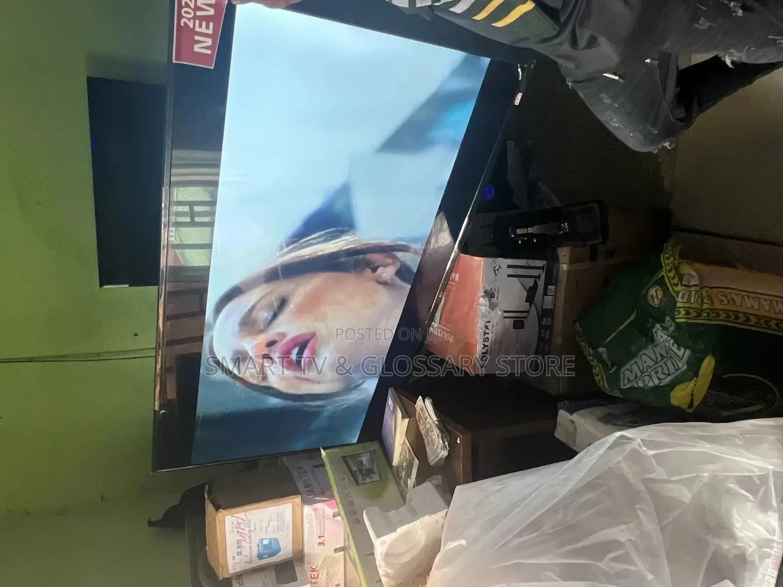 65 Inches Samsung Smart TV Netflix, Facebook,Youtube