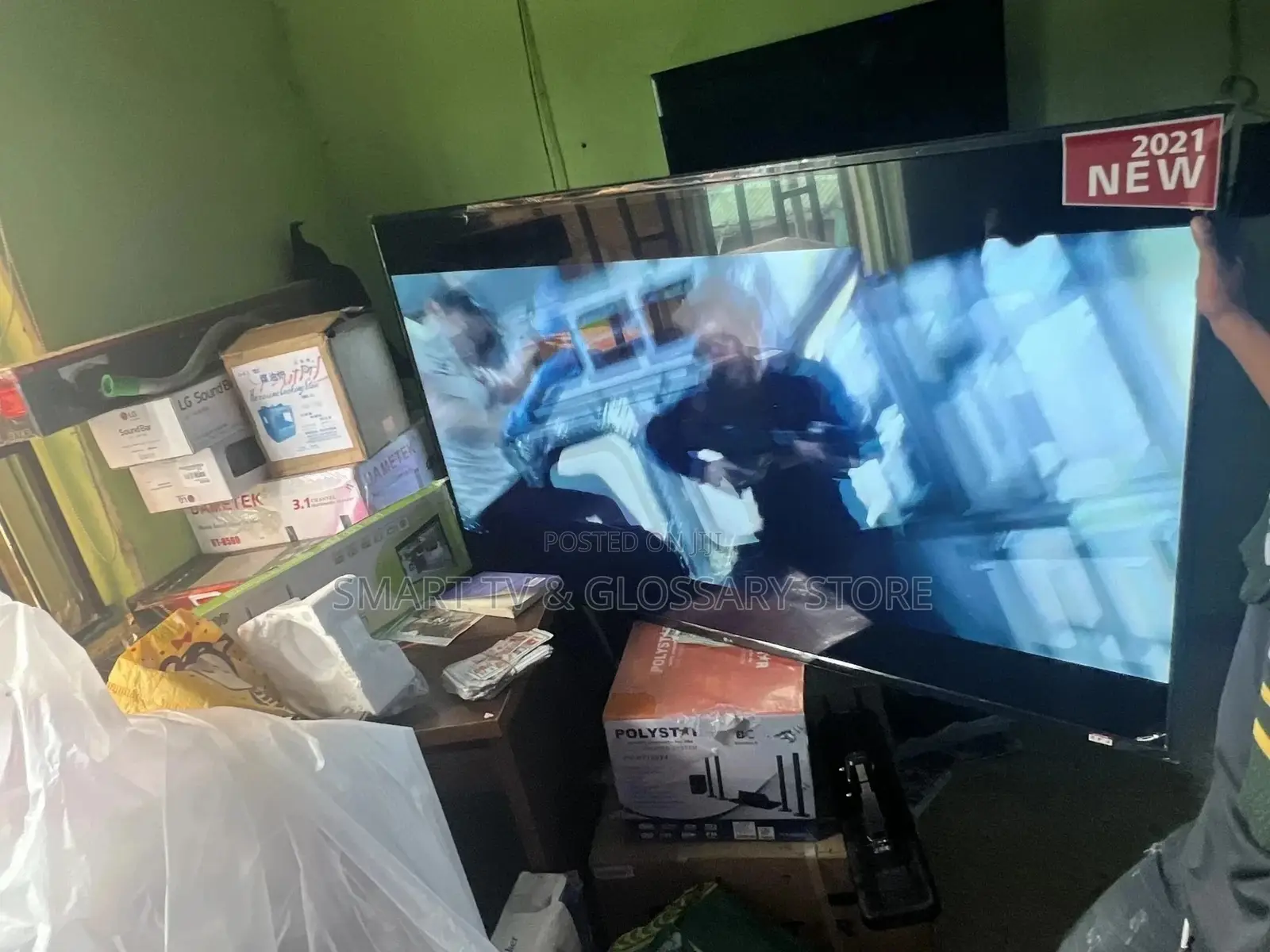 Samsung 65 INCHES Smart TV Netflix , Facebook and Youtube