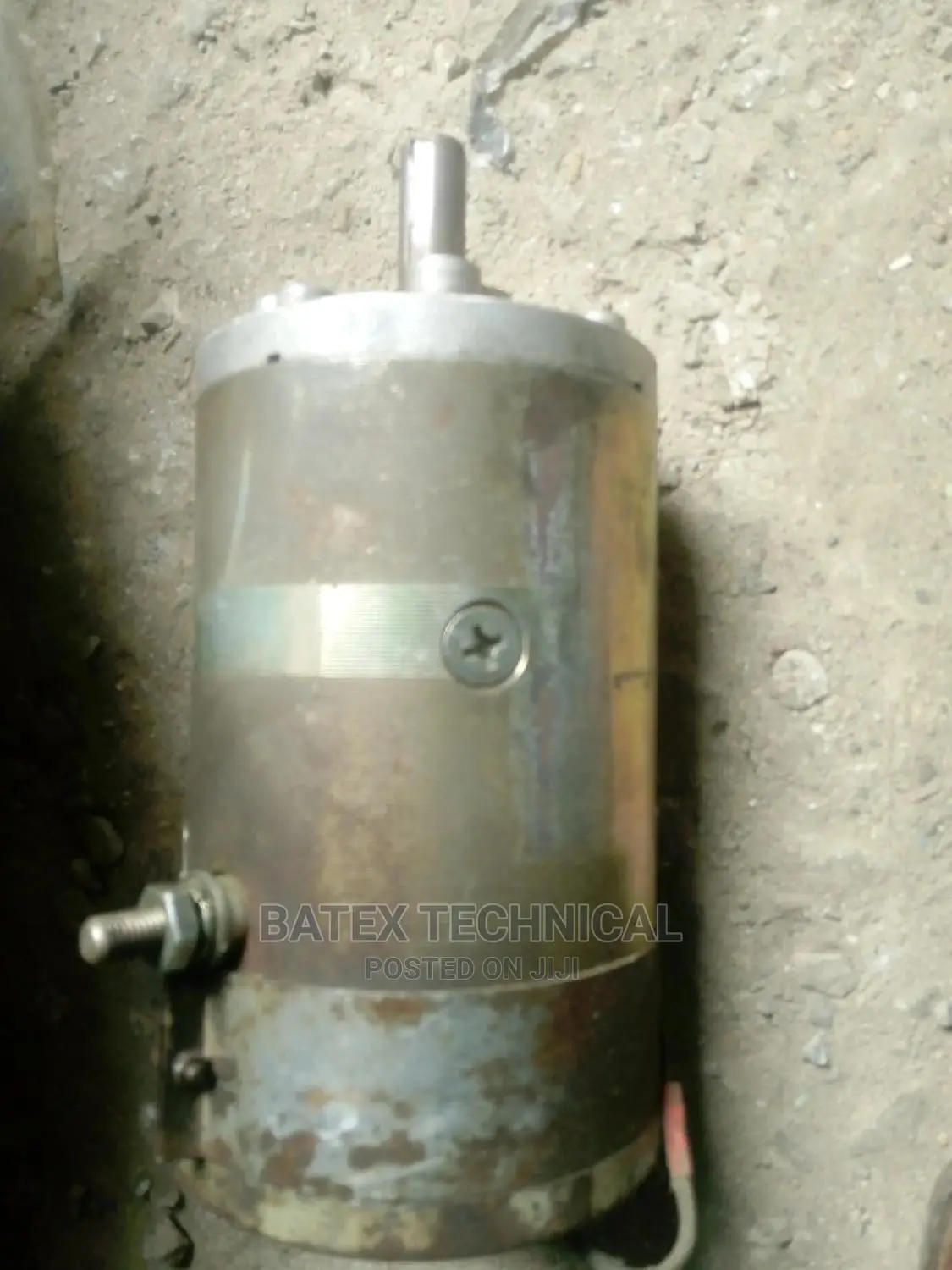 DC Motor 12 V