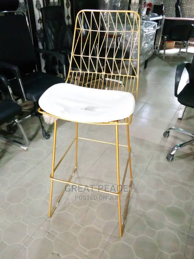 Bar Chair With Padded Sitting