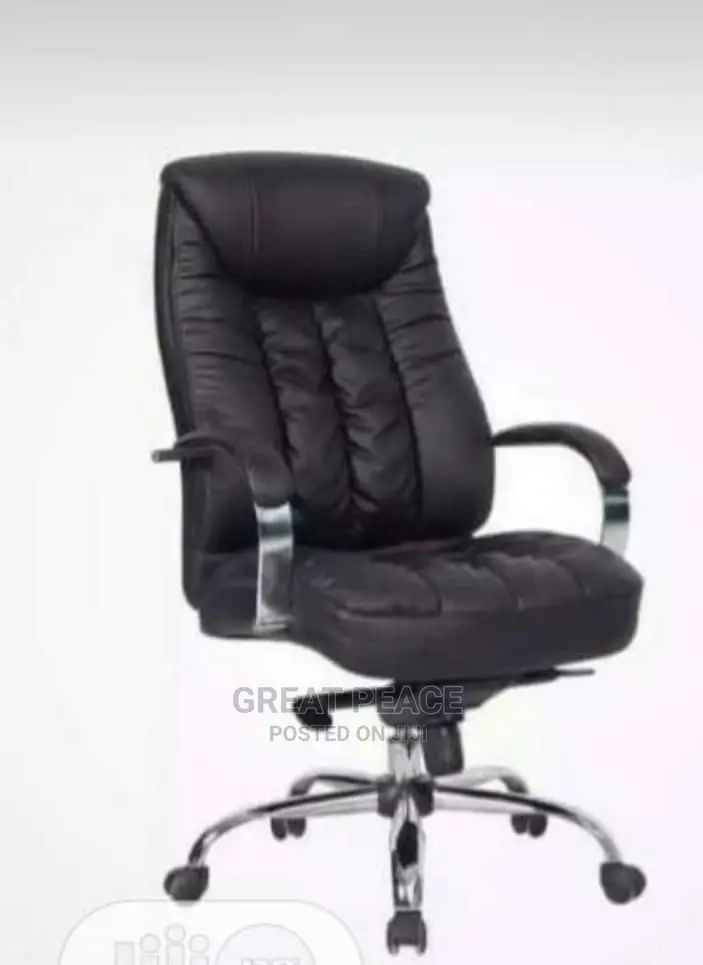 Quality Executive Swivel Leather Office Chair.