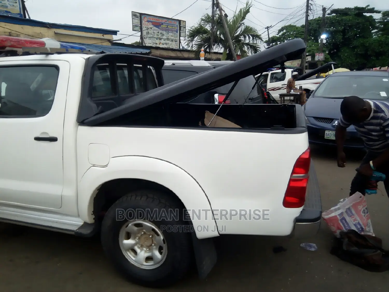 Hilux Boot Cover Shock