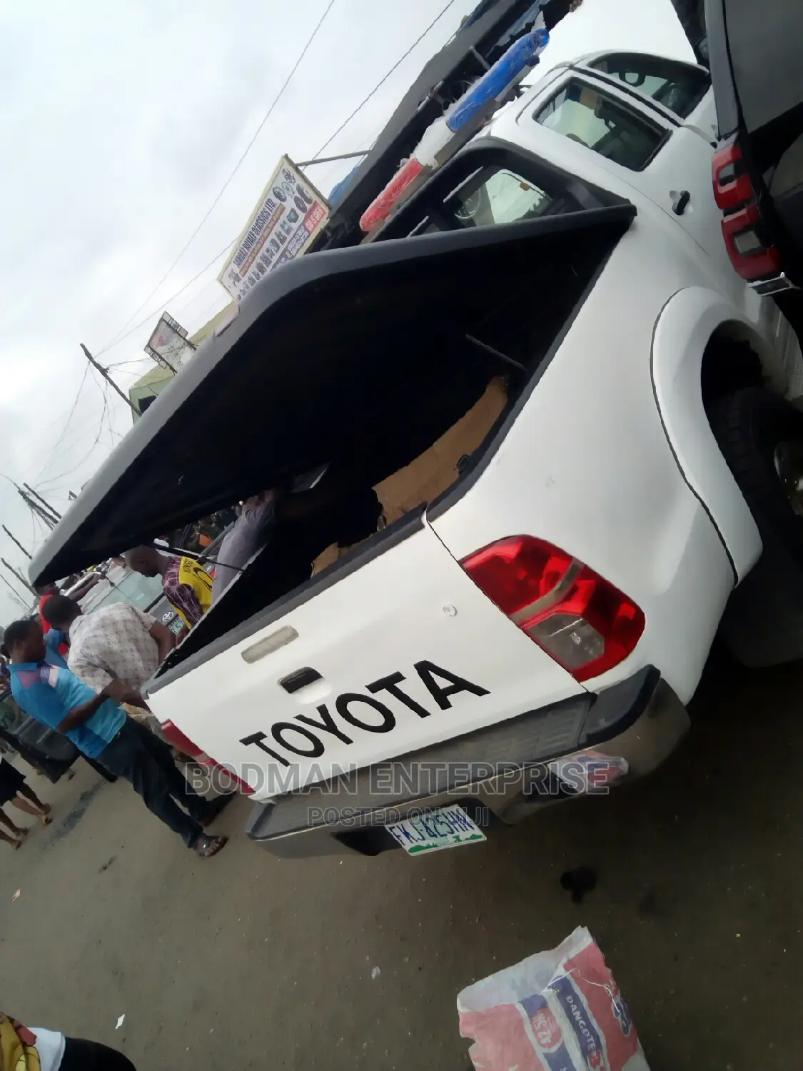 Hilux Boot Cover Shock