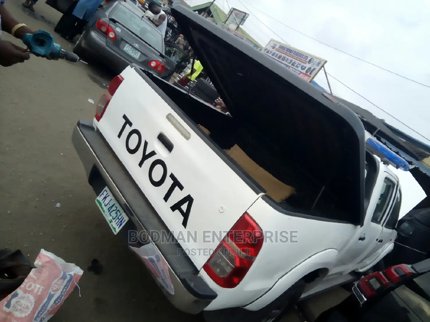 Hilux Boot Cover Shock