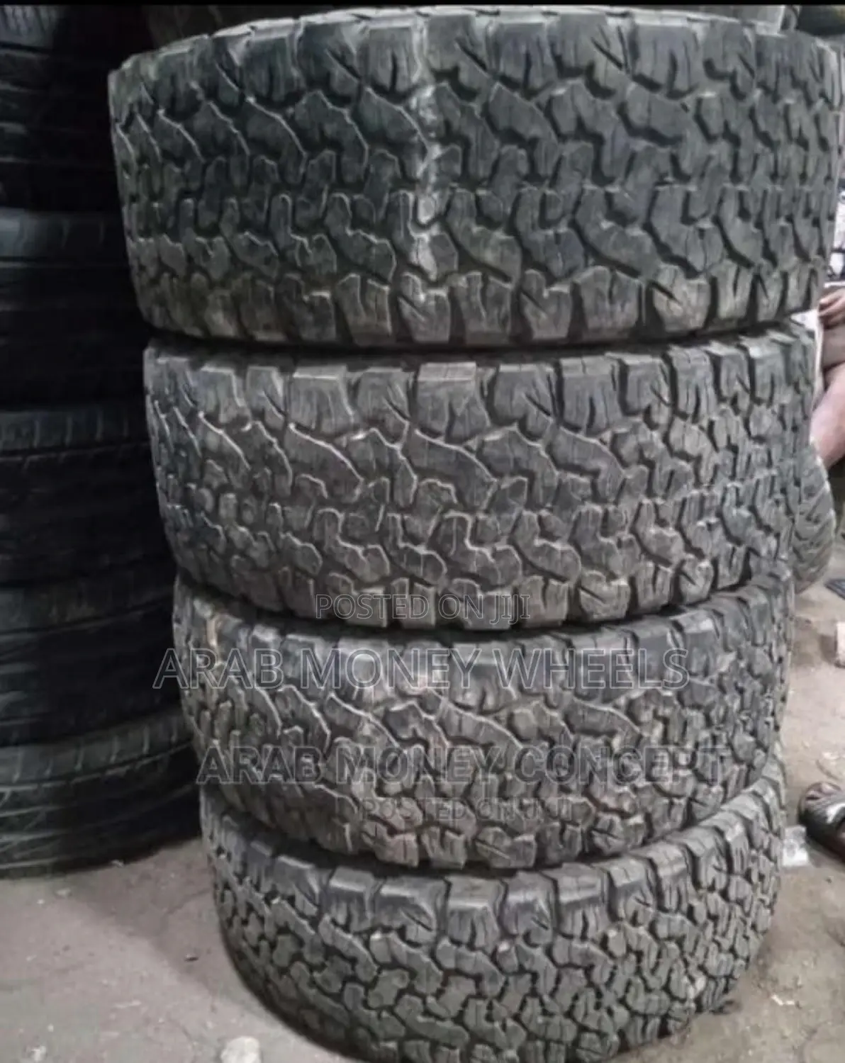 Catapila Theeth Tyres for Jeep Vehicles