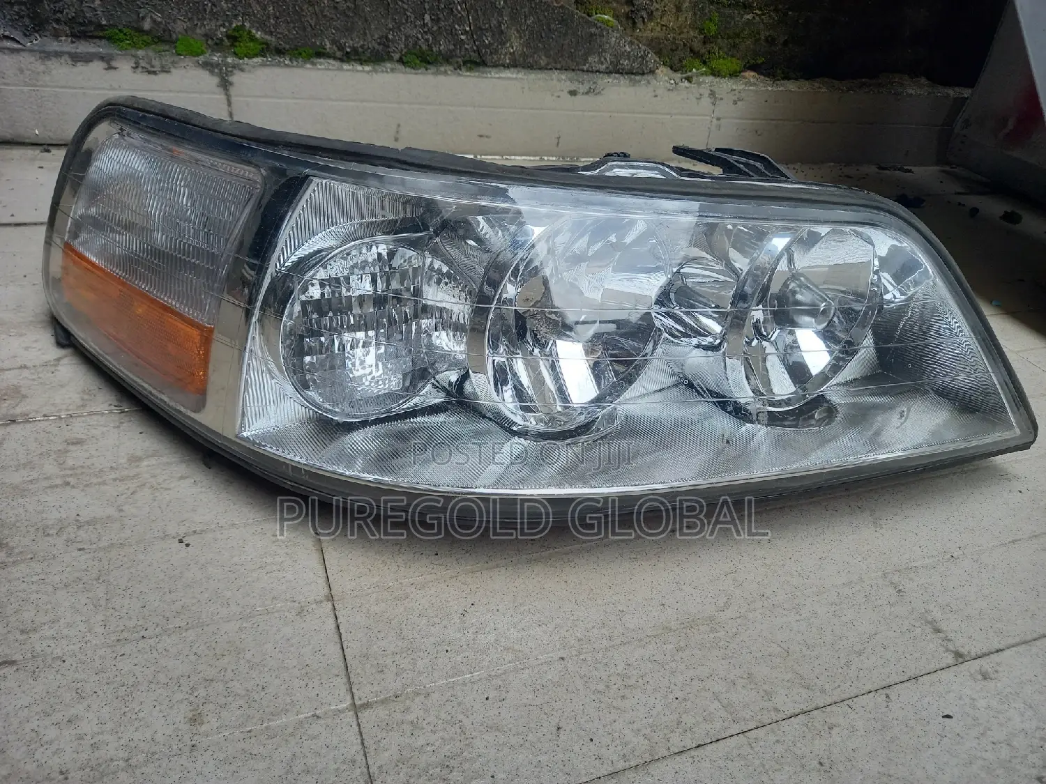 Lincoln Town Headlamp 2009 Model