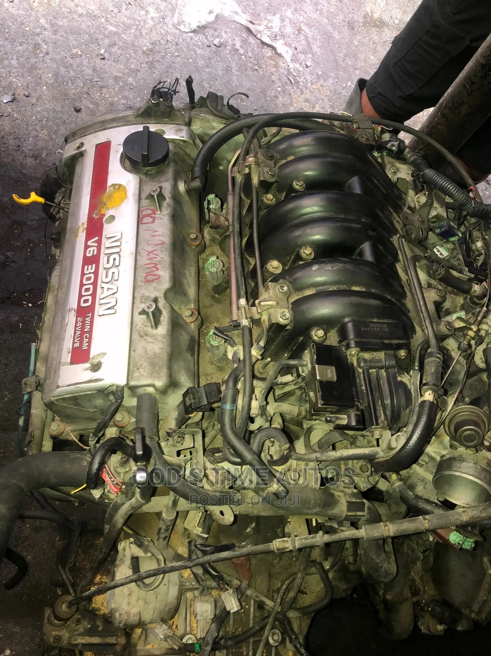 Nisssan Maxima 2000 Model Engine V6