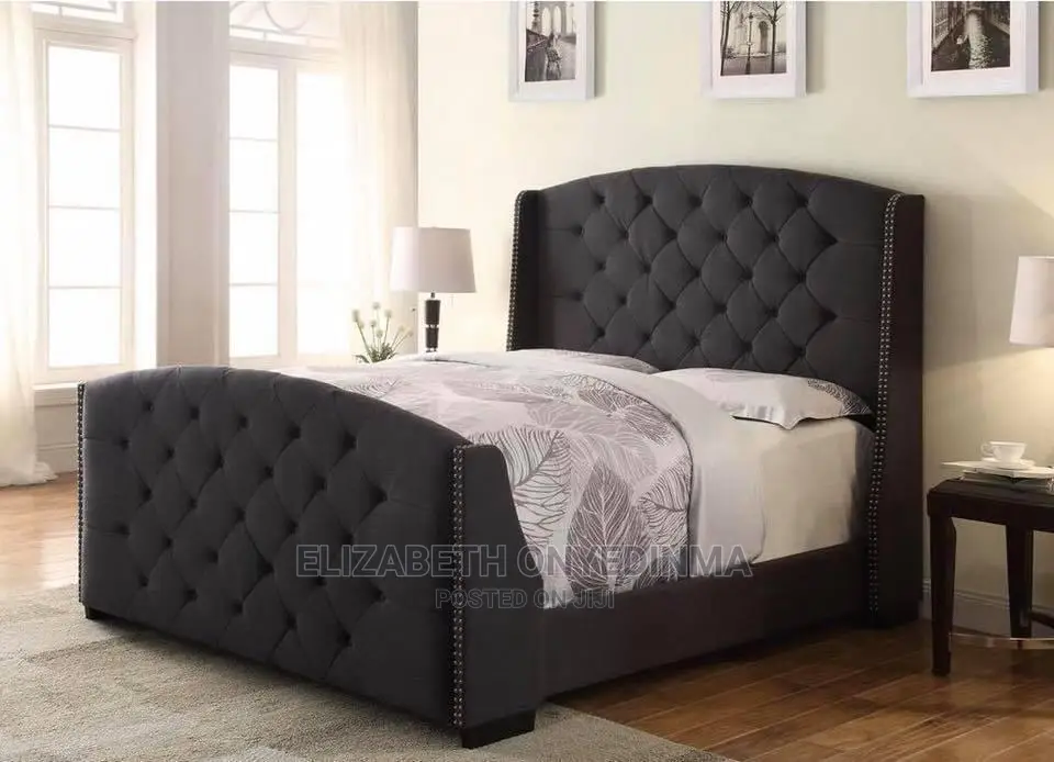 4.5 by 6ft Padded Bed With One Side Drawer