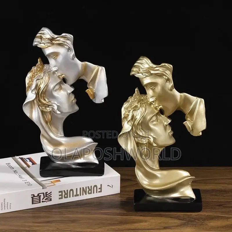Kiss Couple Decorative Figurine