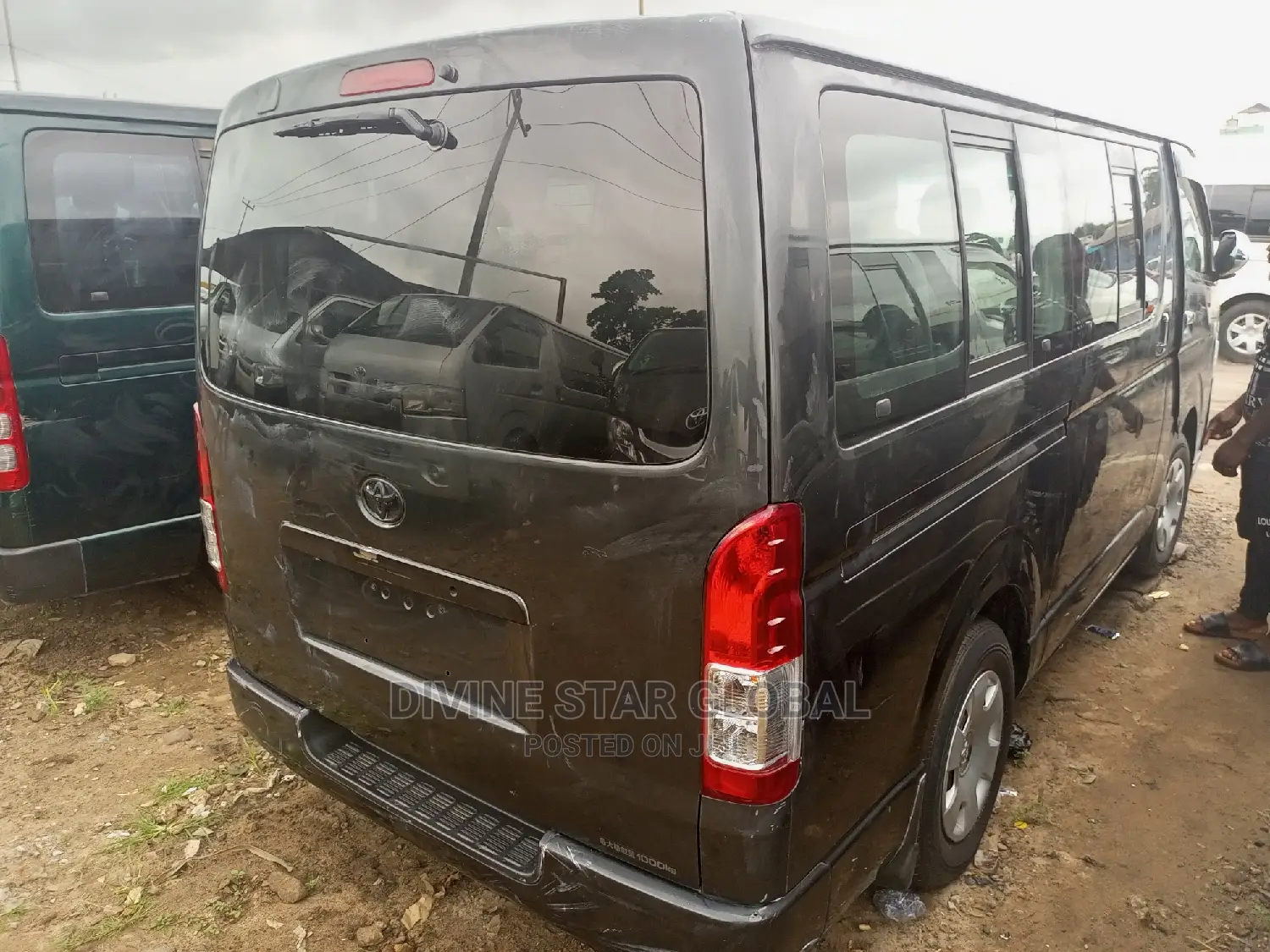 Toyota HiAce 2010 Black