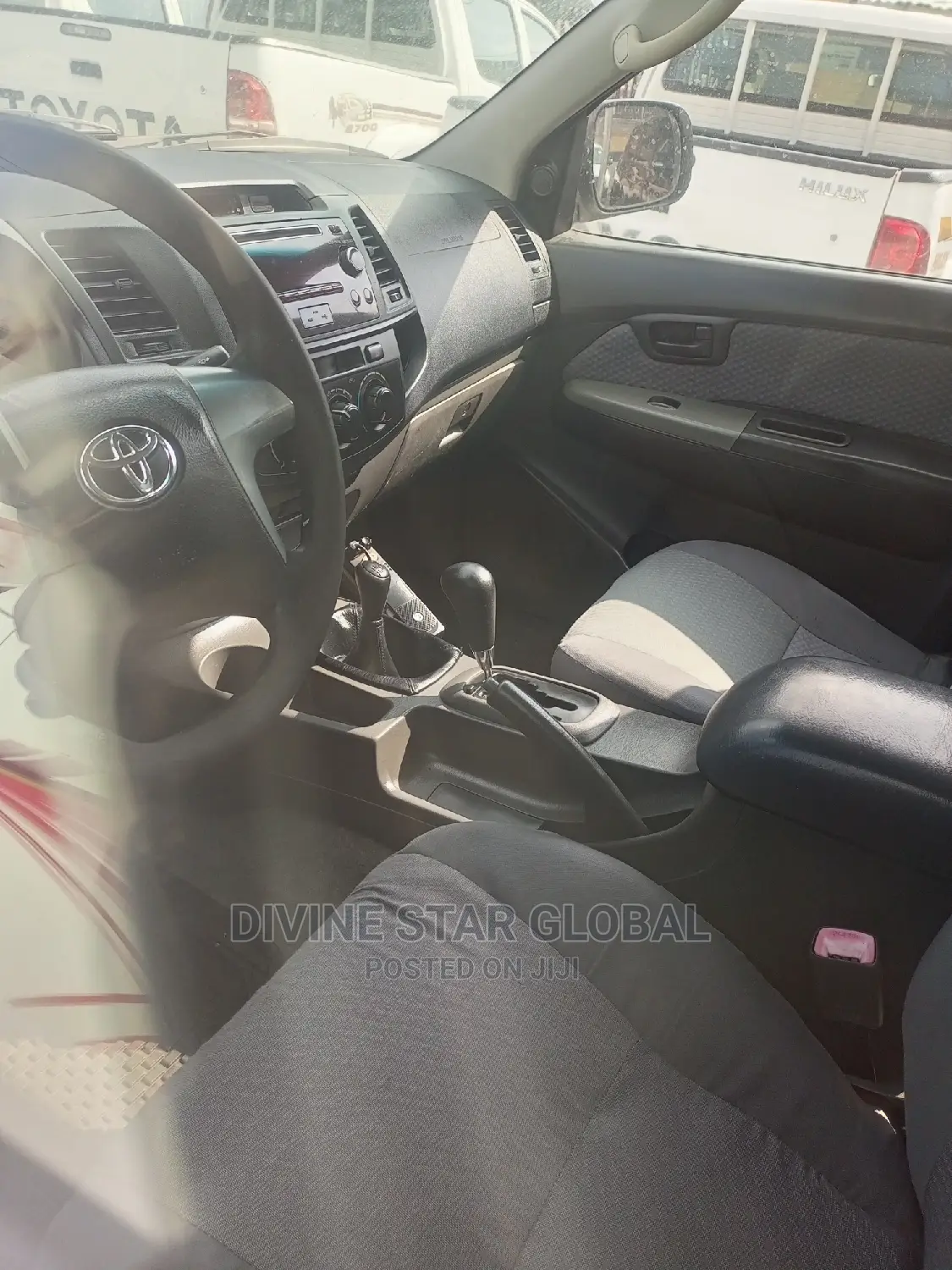 Toyota Hilux 2.5 D-4D 4X4 SRX 2012 White