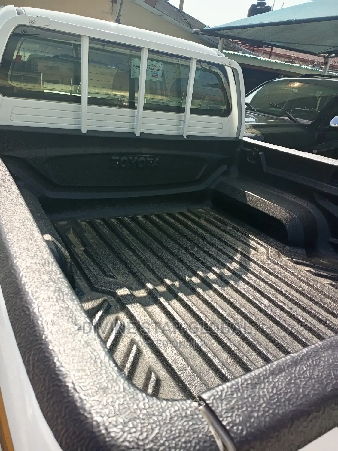 Toyota Hilux 2.5 D-4D 4X4 SRX 2012 White