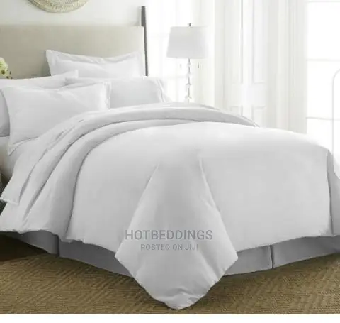 Matured White Duvet, Bedsheet With 4 Pillow Cases