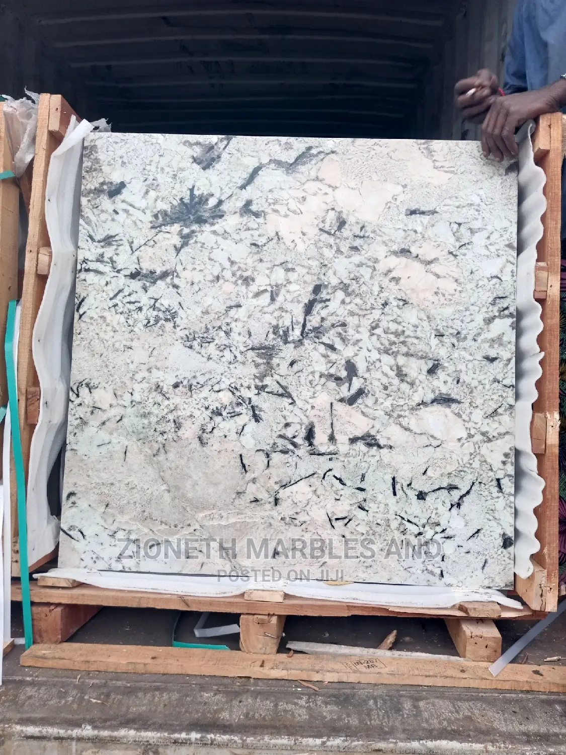 Italian Flendor White Granite 90x90 Floor Tiles