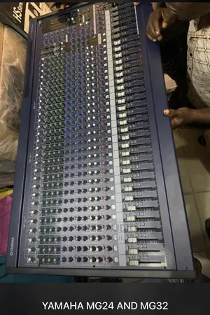 Yamaha 32 Channel Mixer Mg32/14fx