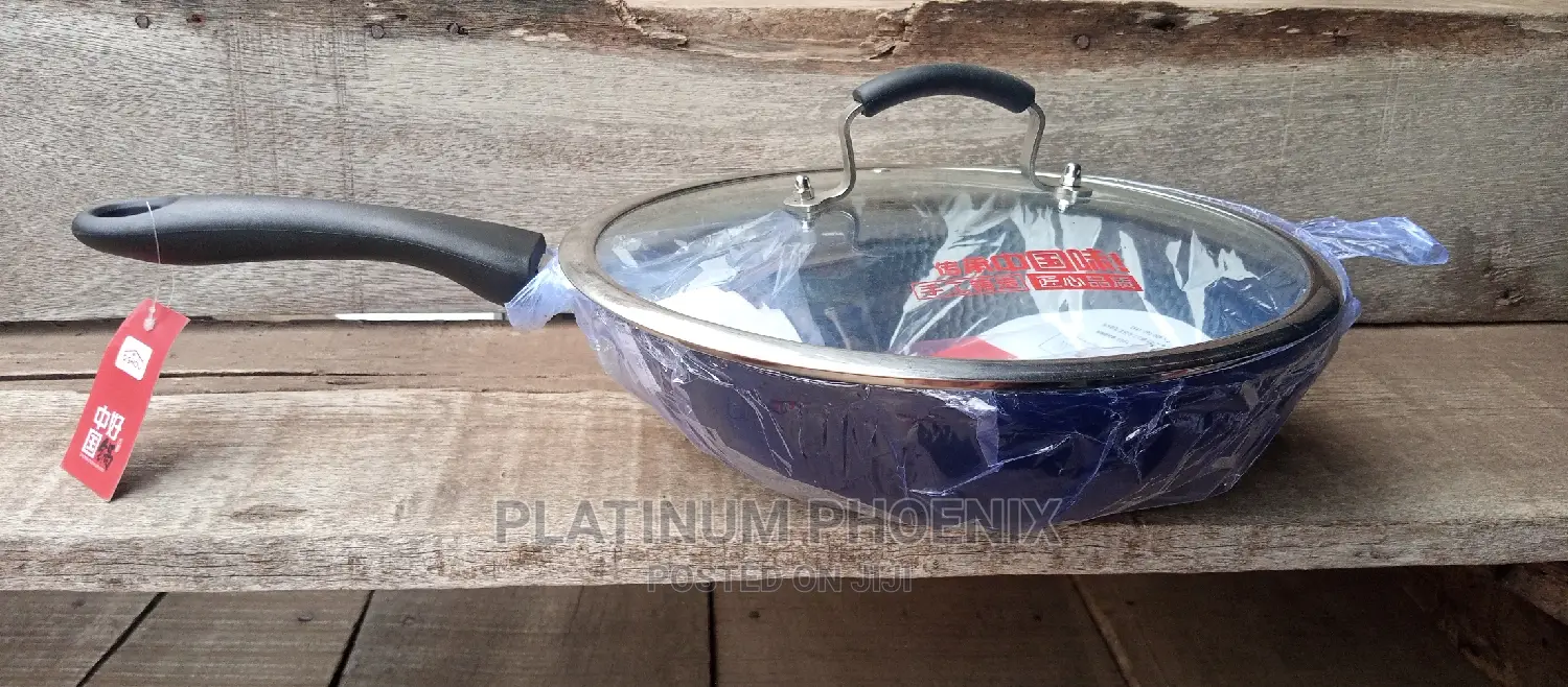 Shallow Frying Pan With Glass Cover