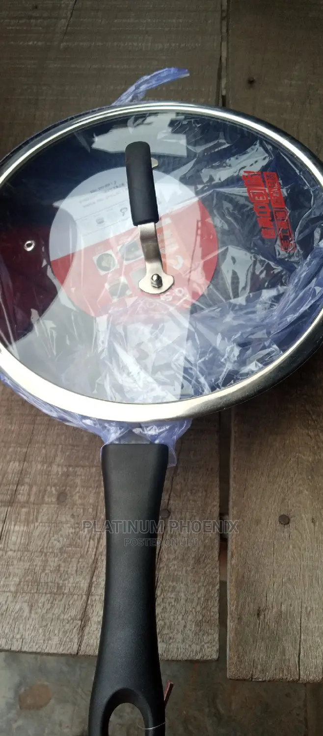 Shallow Frying Pan With Glass Cover
