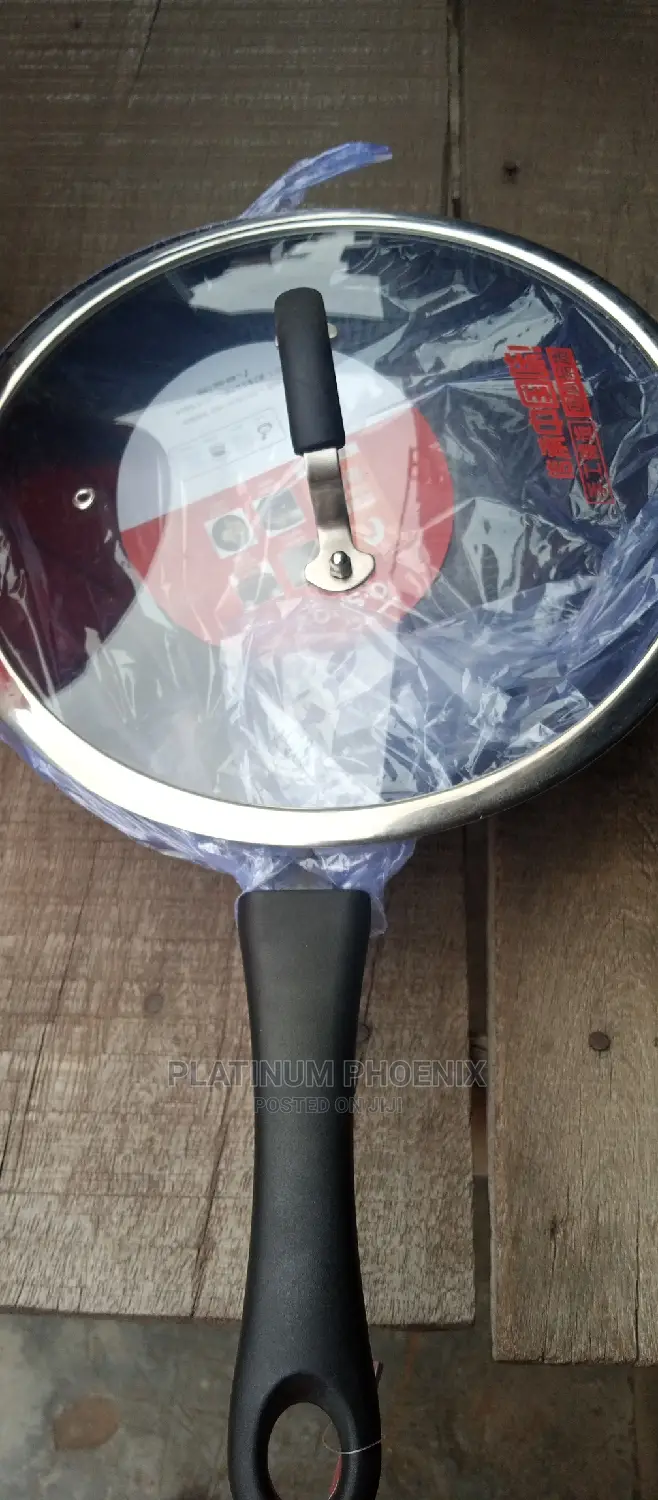 Shallow Frying Pan With Glass Cover