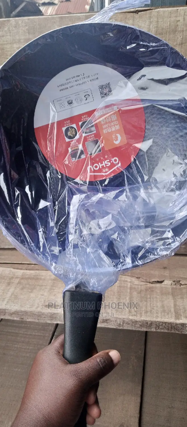 Shallow Frying Pan With Glass Cover