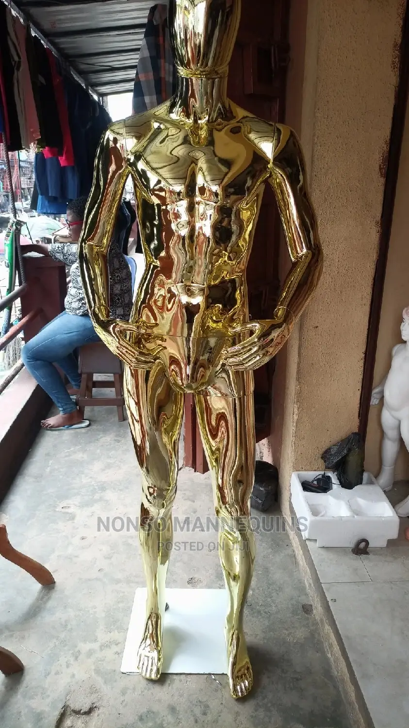 Faceless Gold Chrome Male Fashion Display Dummy