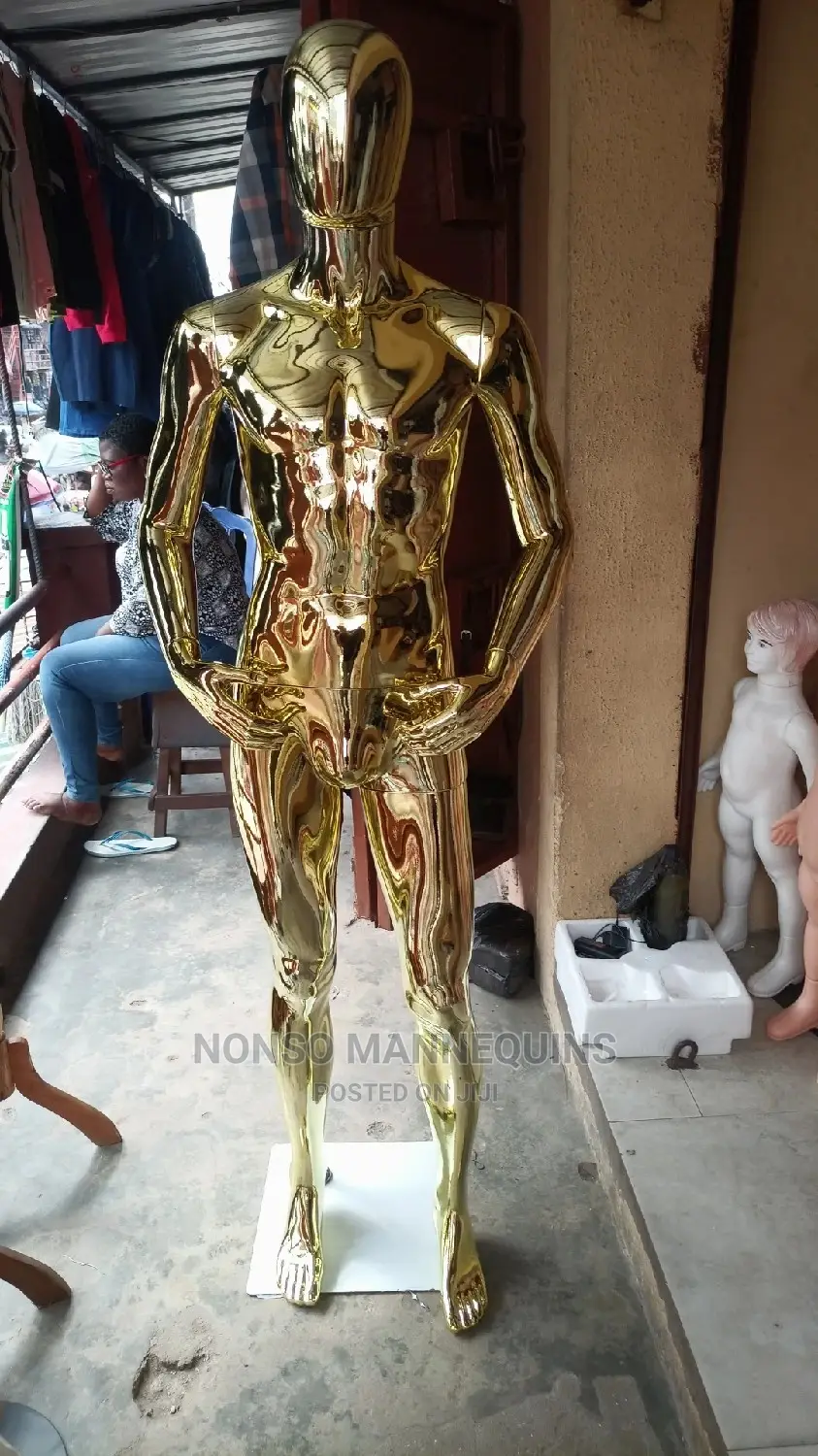Faceless Gold Chrome Male Fashion Display Dummy