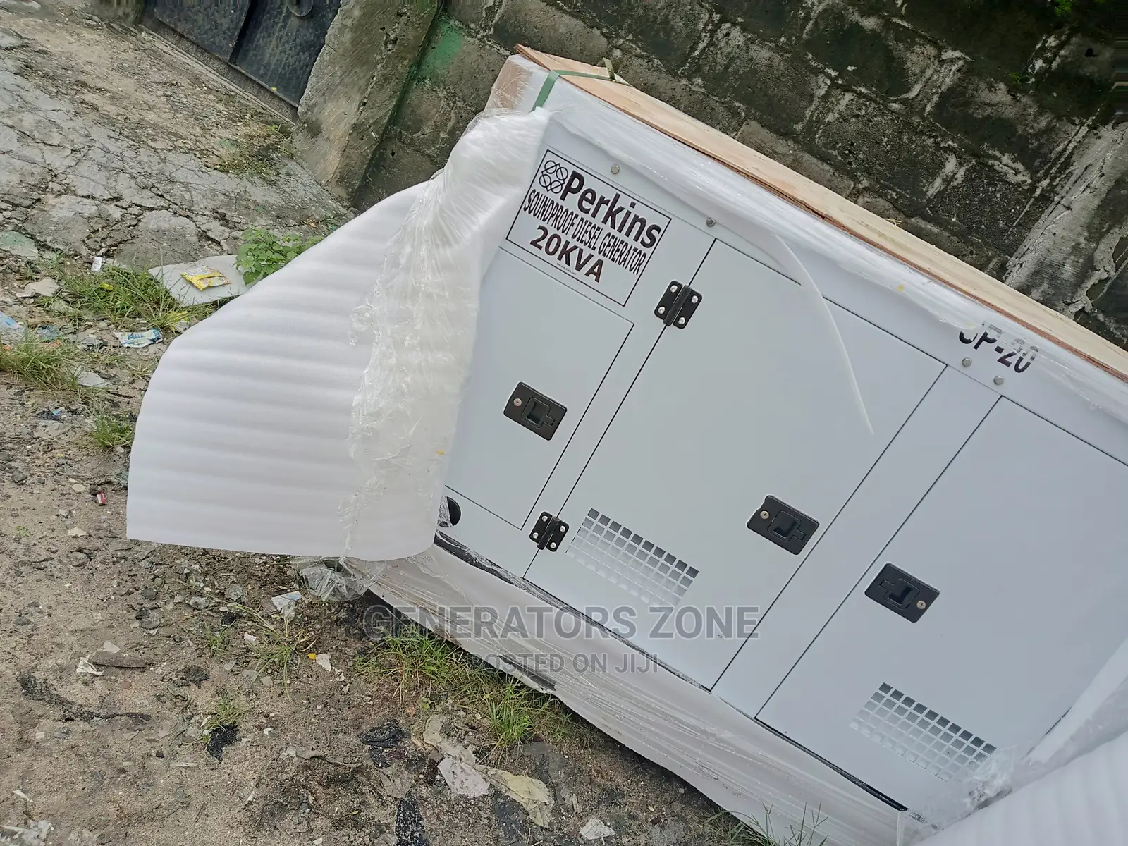 Eco Friendly Perkins Soundproof Diesel Generator Sp20kva