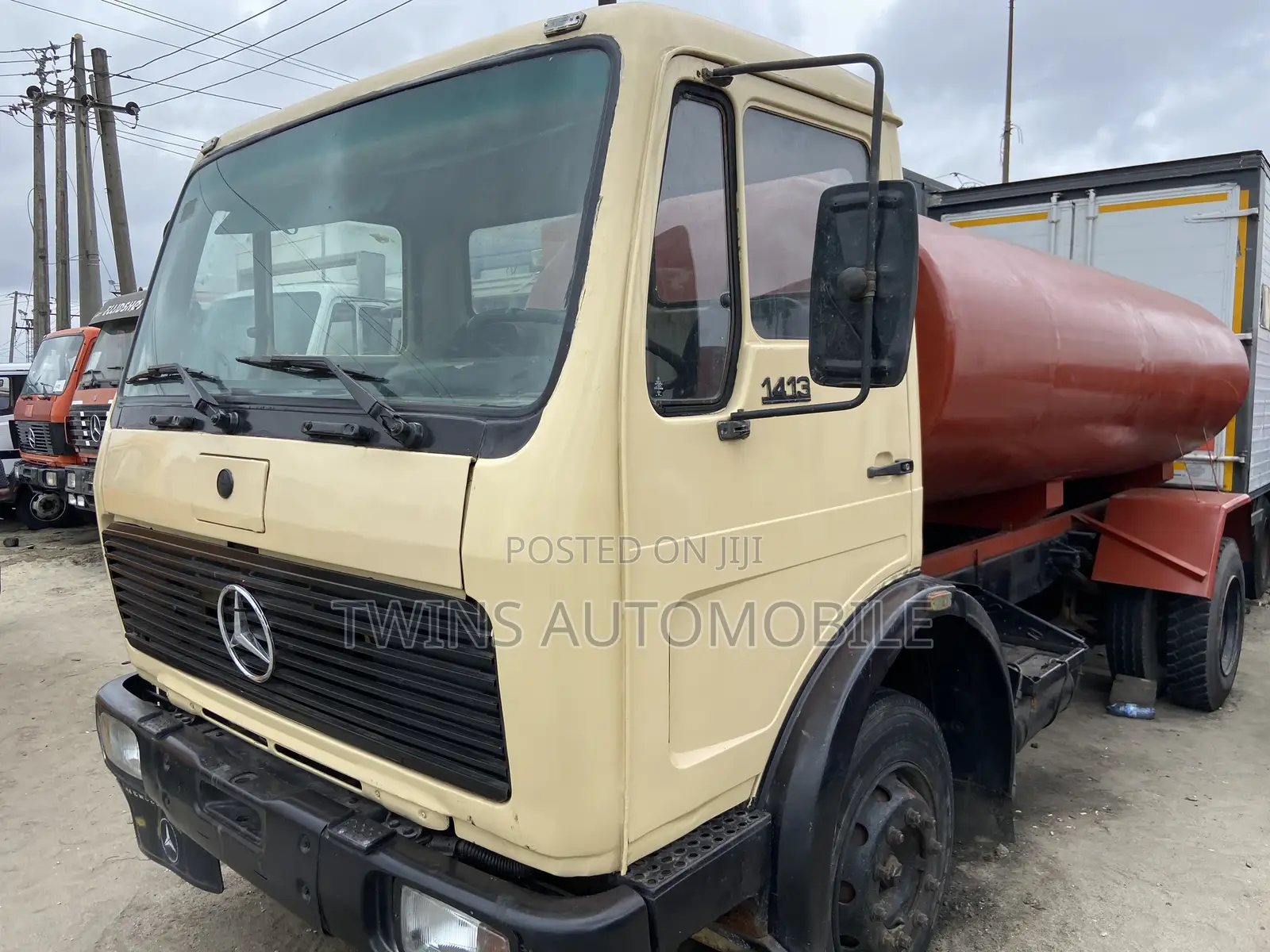 Mercedes-Benz 1413 Water Tanker Truck Beige