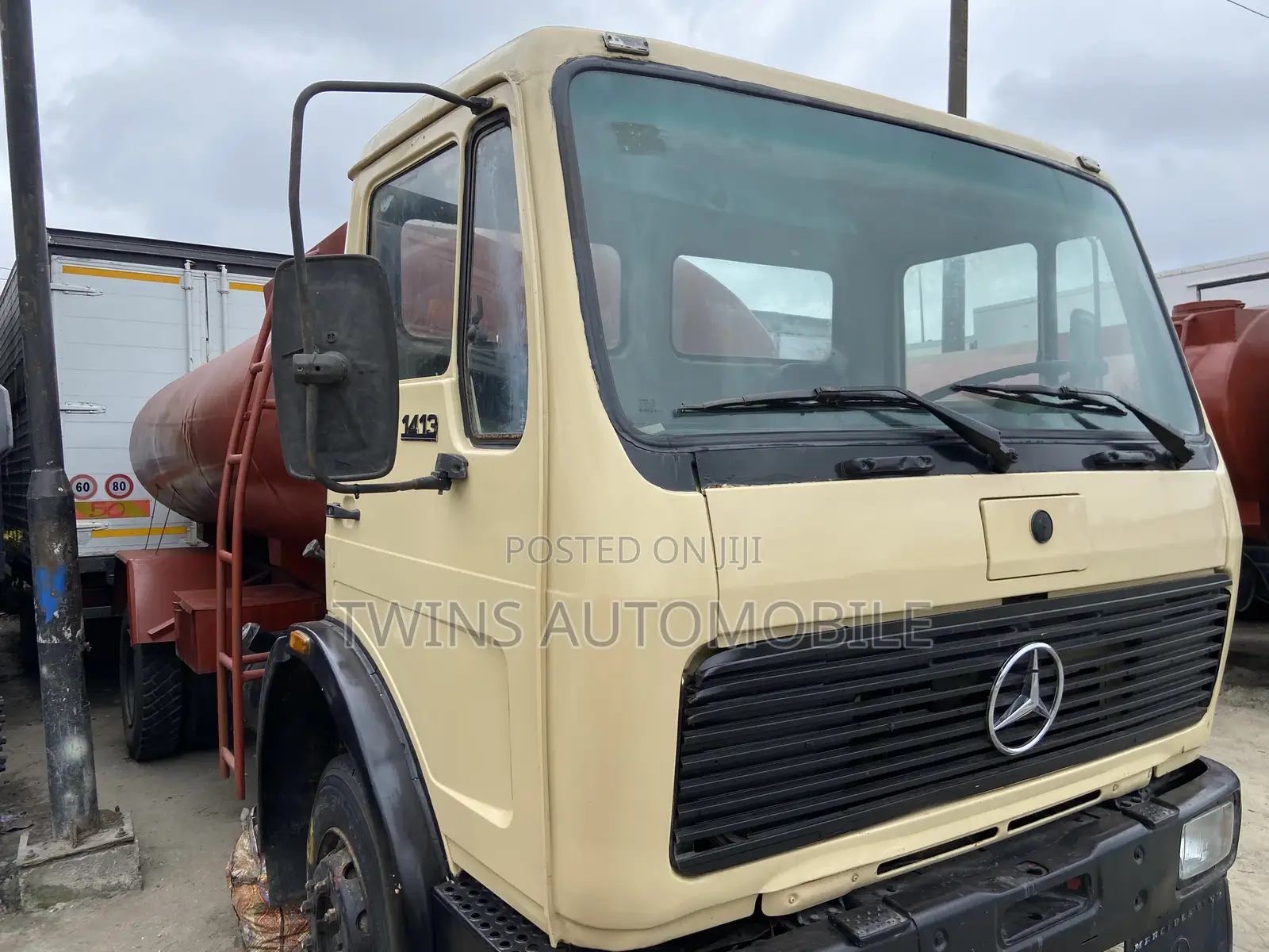 Mercedes-Benz 1413 Water Tanker Truck Beige