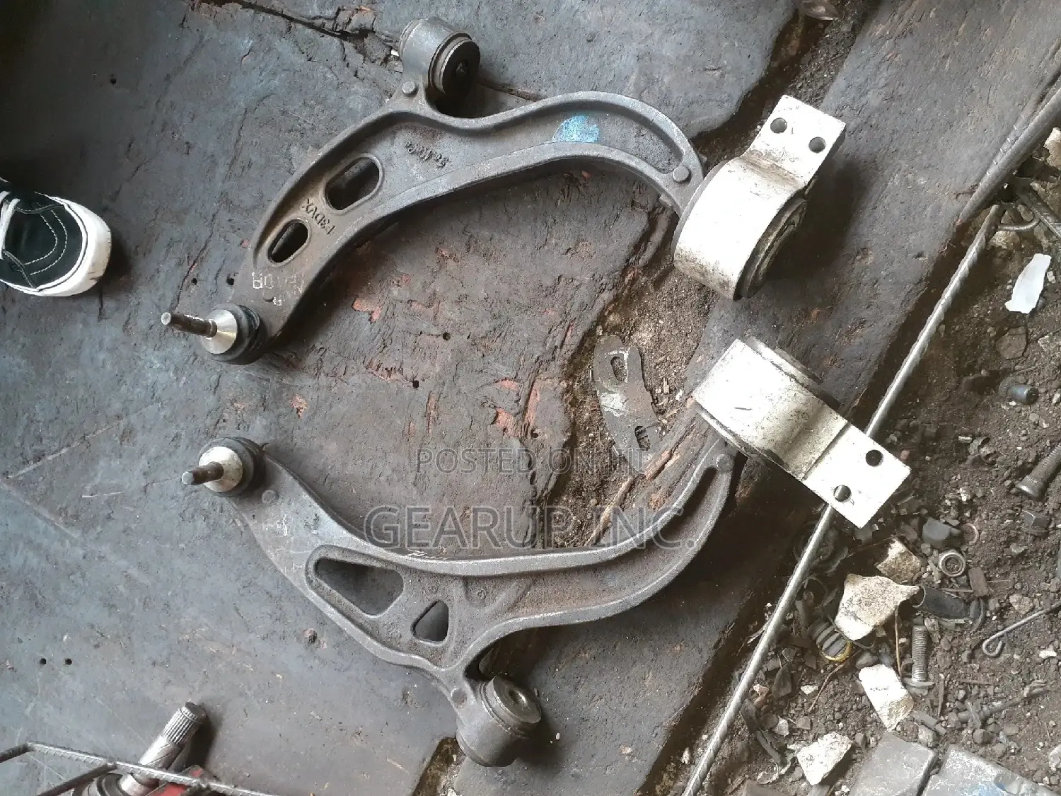 Set of Lower Arm for Ford Explorer 2013-2018