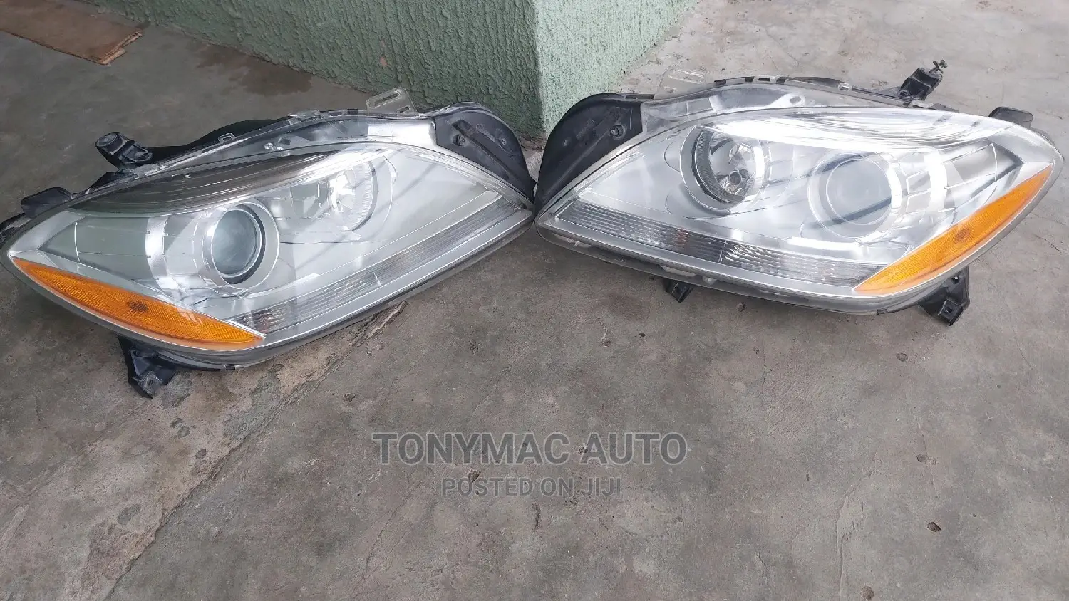 Mercedes-Benz ML350 2012 Headlights